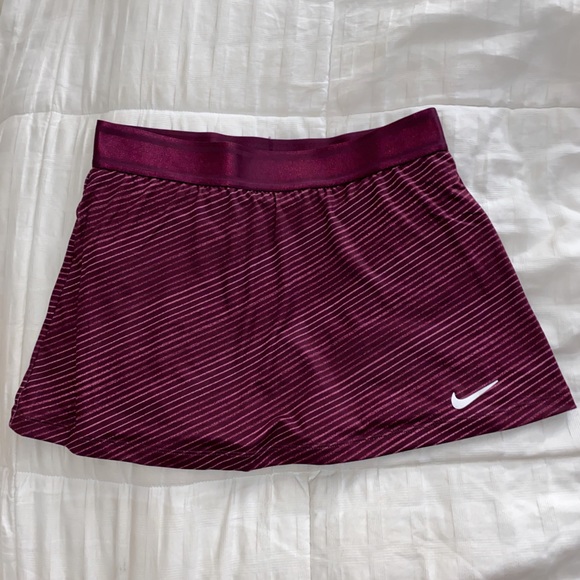 Nike maroon tennis skirt - Picture 1 of 3
